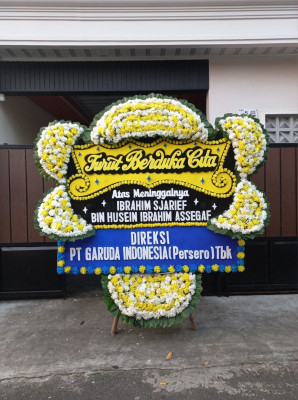 Papan Bunga Duka di Padang Pasir