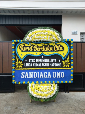 Papan Bunga Duka di Padang Pasir